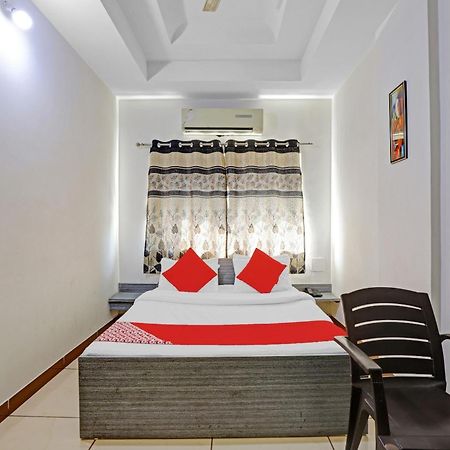 ראג'קוט Hotel Velvet מראה חיצוני תמונה