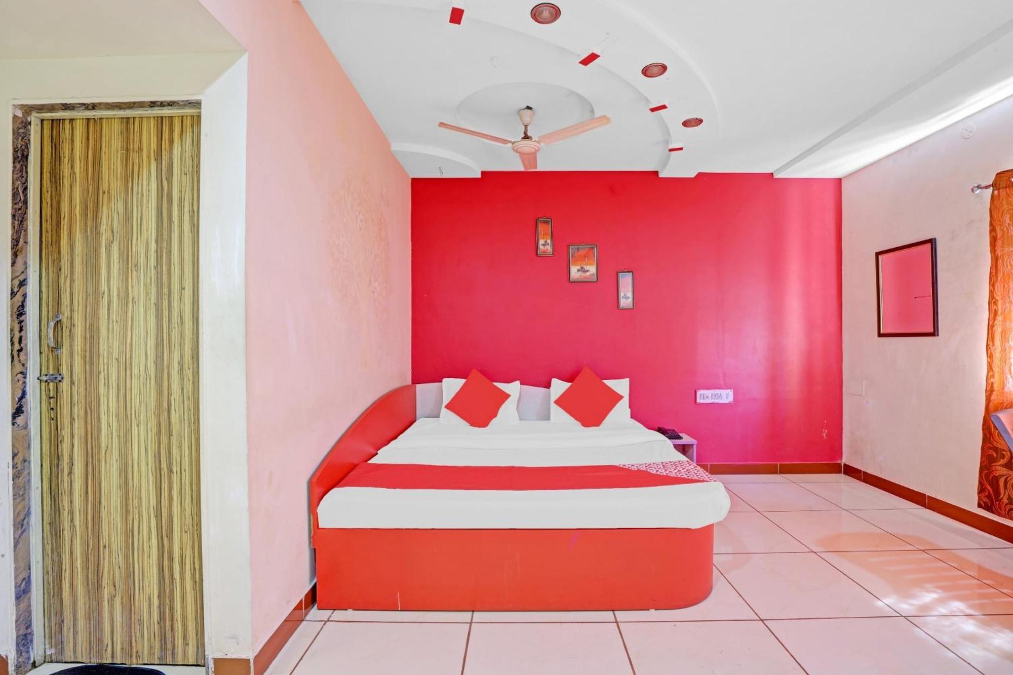 ראג'קוט Hotel Velvet מראה חיצוני תמונה