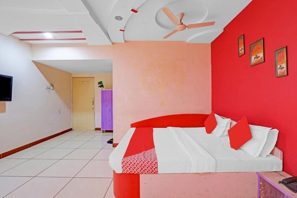 ראג'קוט Hotel Velvet מראה חיצוני תמונה
