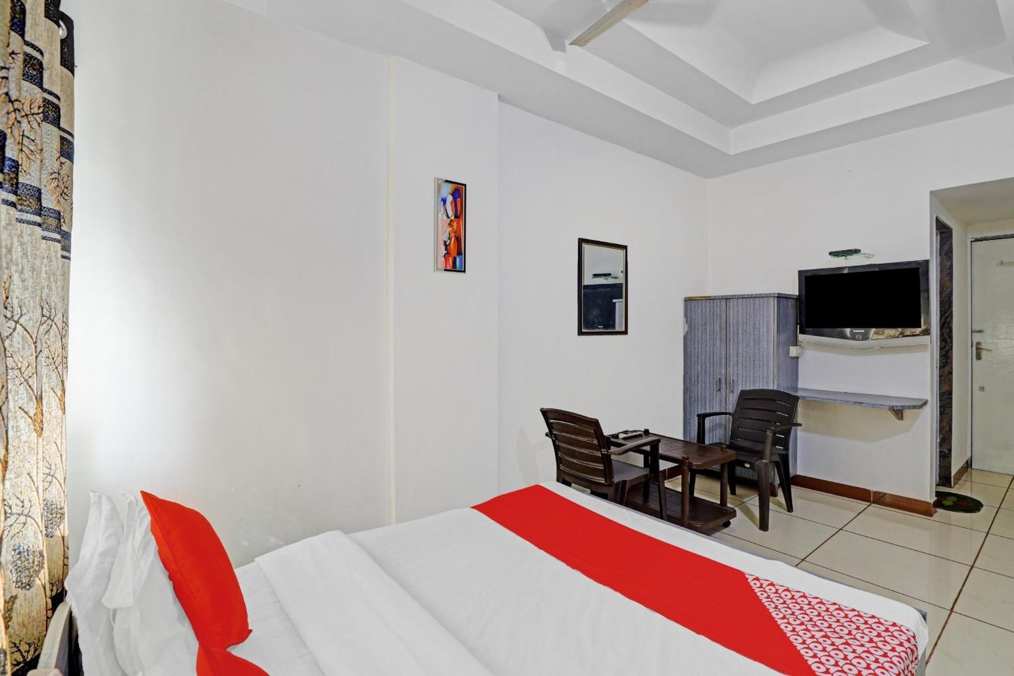 ראג'קוט Hotel Velvet מראה חיצוני תמונה
