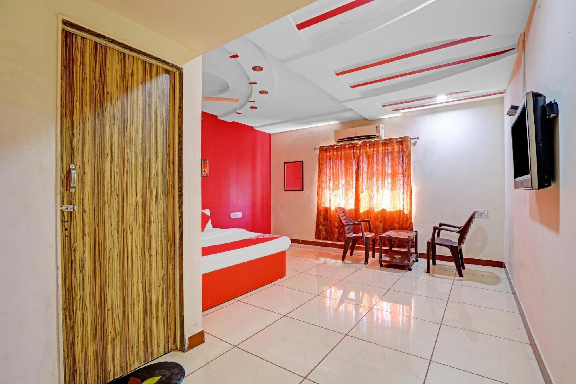 ראג'קוט Hotel Velvet מראה חיצוני תמונה