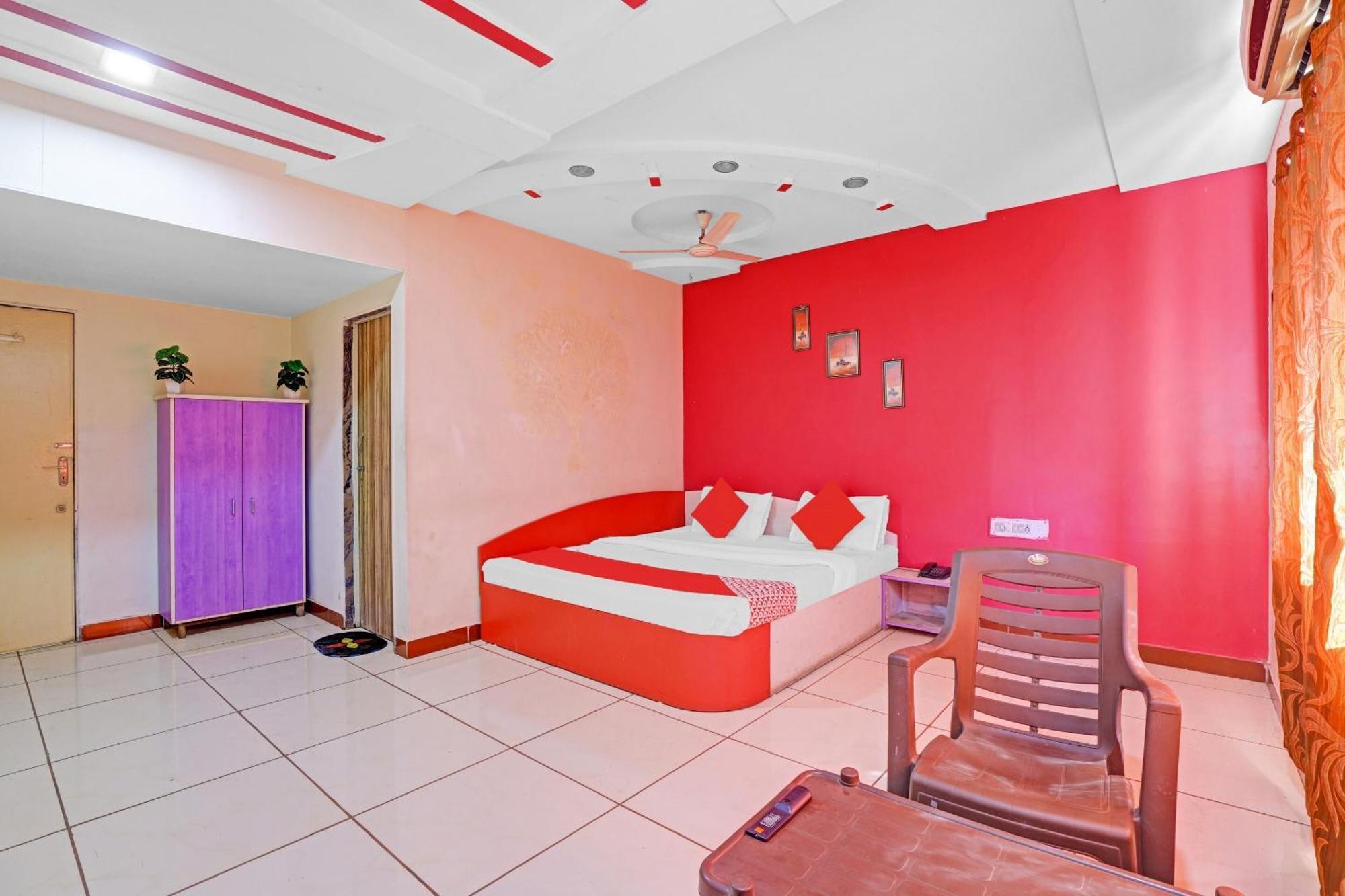 ראג'קוט Hotel Velvet מראה חיצוני תמונה