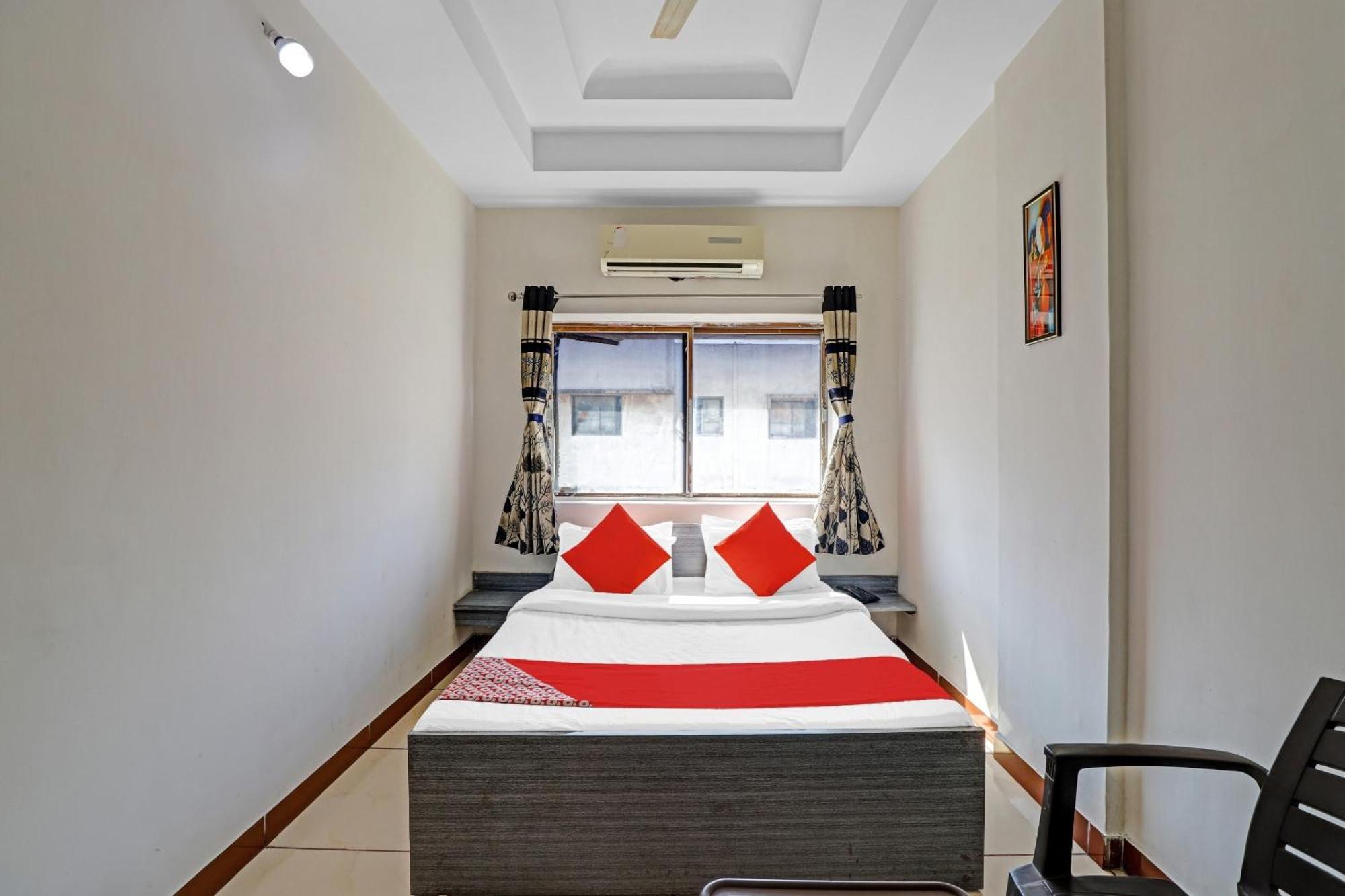 ראג'קוט Hotel Velvet מראה חיצוני תמונה