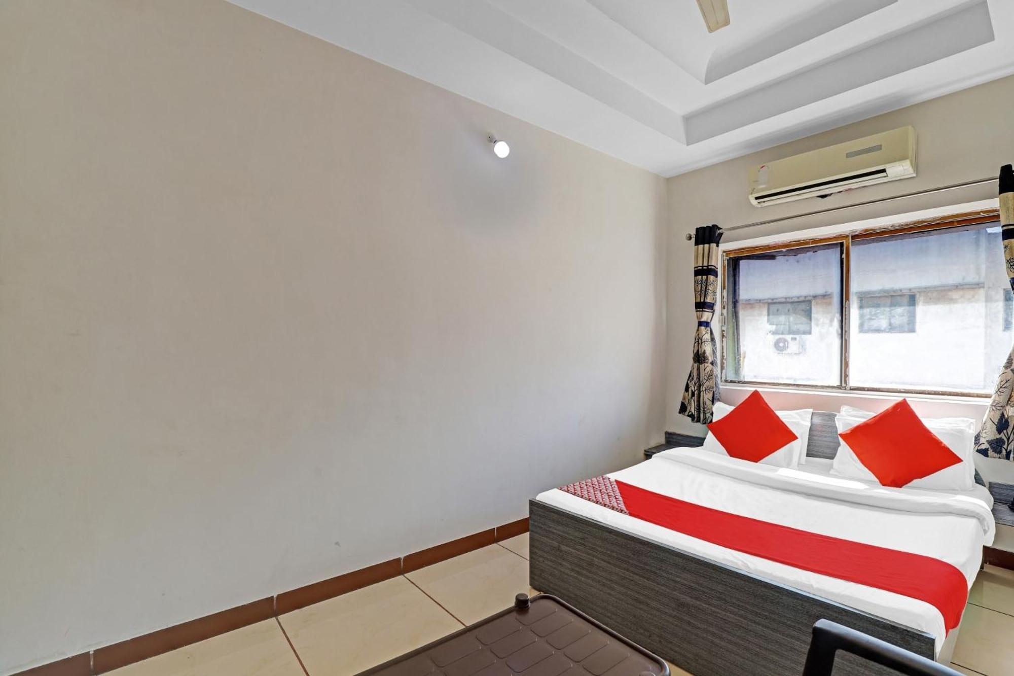 ראג'קוט Hotel Velvet מראה חיצוני תמונה