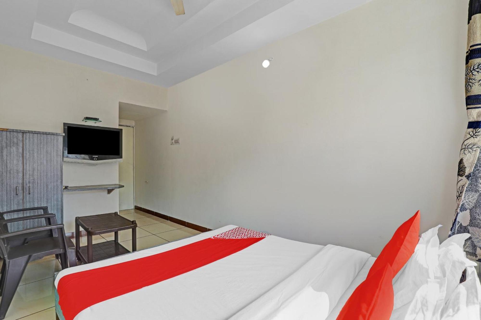 ראג'קוט Hotel Velvet מראה חיצוני תמונה