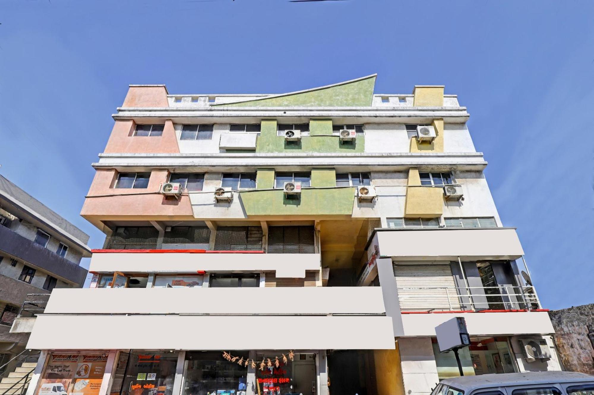 ראג'קוט Hotel Velvet מראה חיצוני תמונה