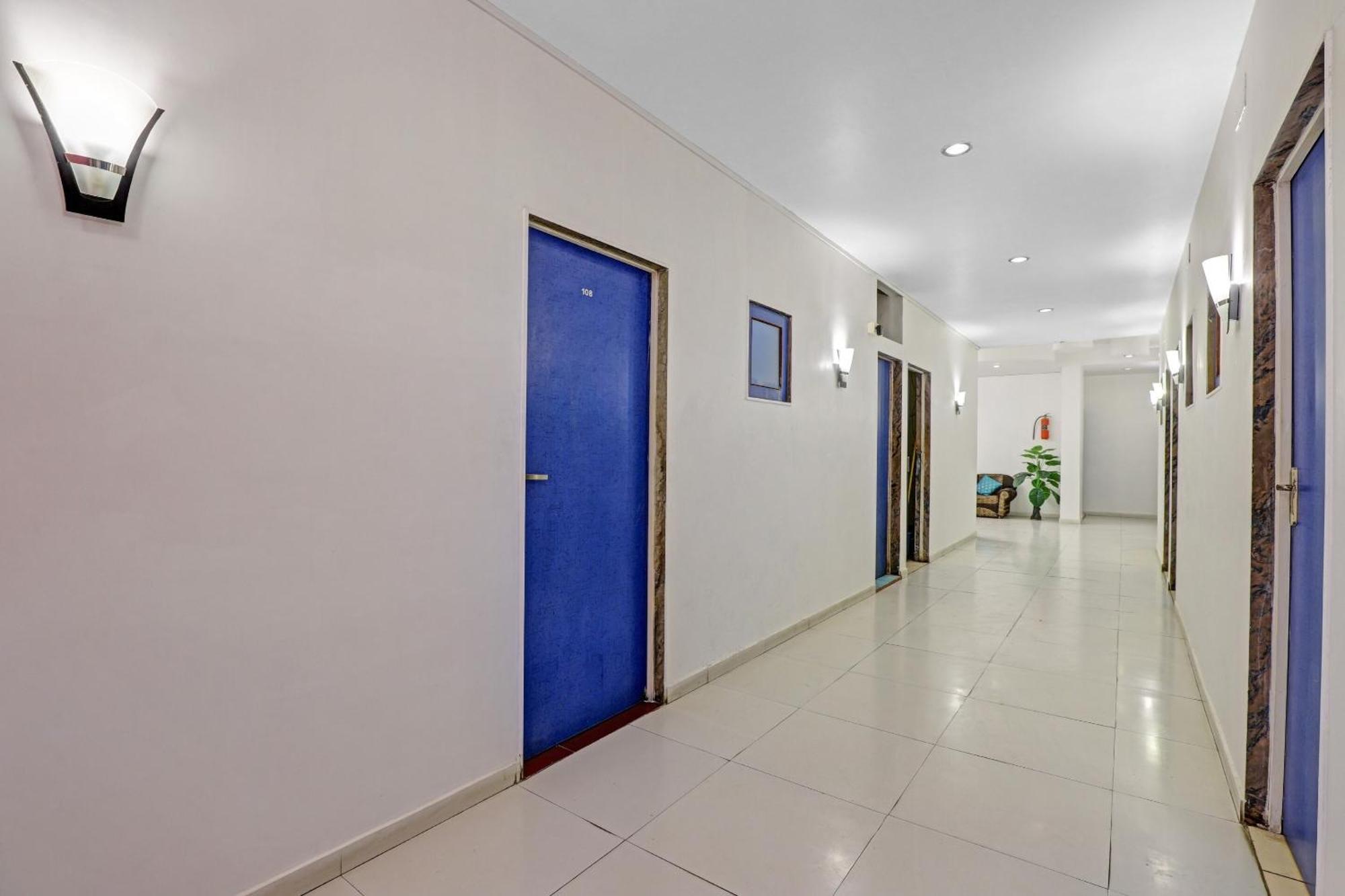 ראג'קוט Hotel Velvet מראה חיצוני תמונה