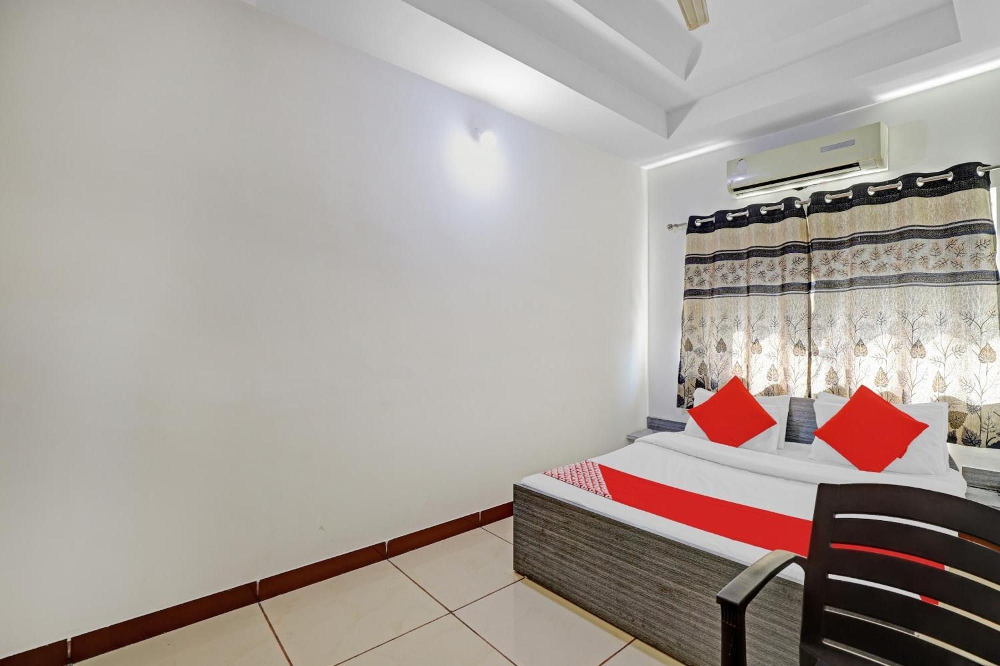 ראג'קוט Hotel Velvet מראה חיצוני תמונה